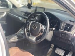 
										LEXUS CT200h Version C 2011 full									